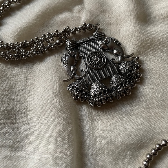 Long Elephant Necklace - Picture 5 of 10